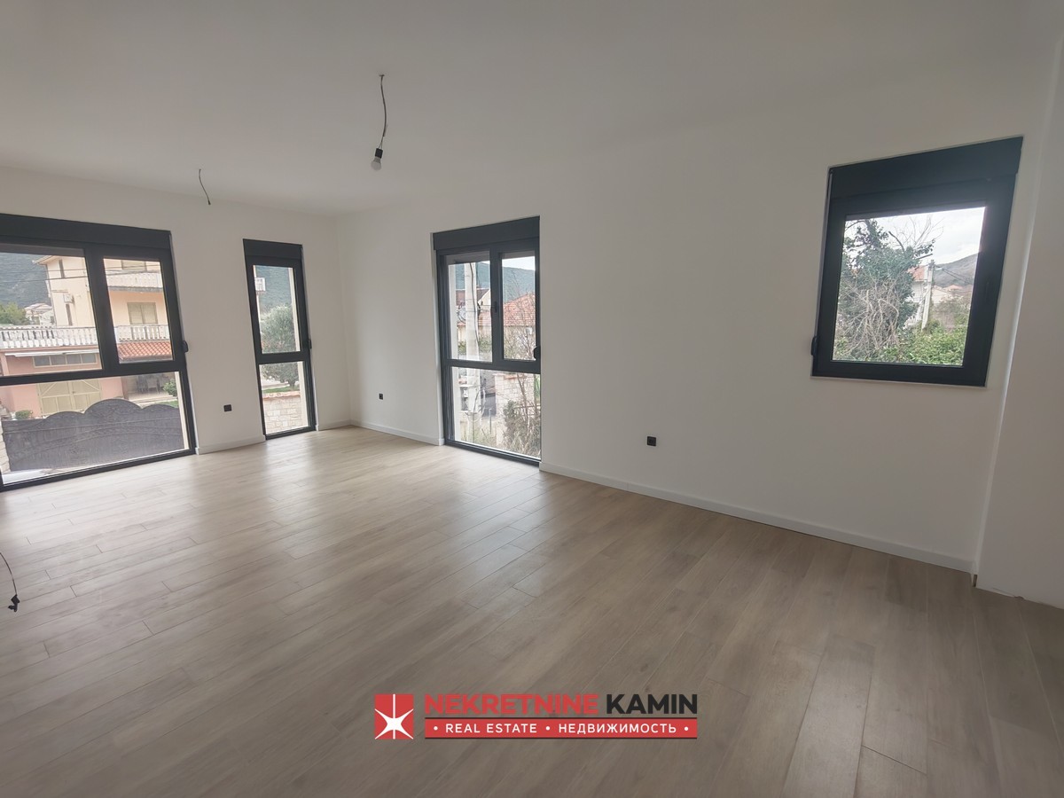 Nov neuseljavan dvosoban stan 68m2, Lastva Grbaljska, Kotor